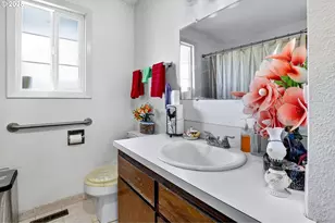 3218 West Pl, Hubbard, OR 97032 - Photo 11