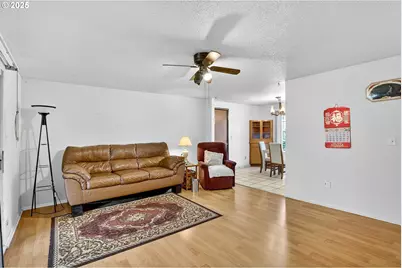 3218 West Pl, Hubbard, OR 97032 - Photo 5