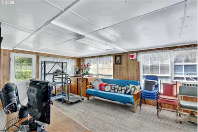 3218 West Pl, Hubbard, OR 97032 - Photo 13