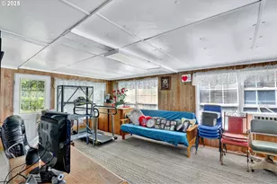 3218 West Pl, Hubbard, OR 97032 - Photo 13