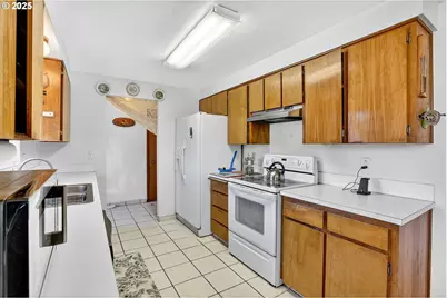 3218 West Pl, Hubbard, OR 97032 - Photo 7