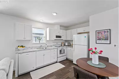 1085 W 1st Ave #R, Junction City, OR 97448 - Photo 7