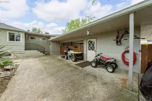 488 W Broccoli St, Roseburg, OR 97471 - Photo 39