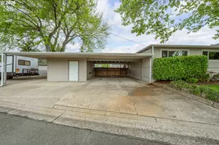 488 W Broccoli St, Roseburg, OR 97471 - Photo 41