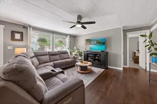 488 W Broccoli St, Roseburg, OR 97471 - Photo 5
