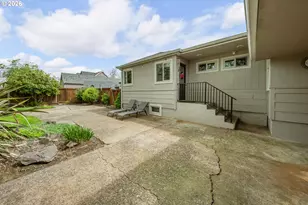 488 W Broccoli St, Roseburg, OR 97471 - Photo 33