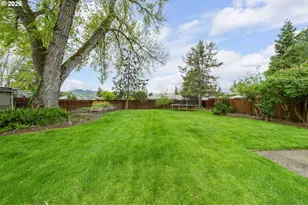488 W Broccoli St, Roseburg, OR 97471 - Photo 35