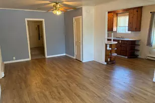 1726 W 9th Pl, Eugene, OR 97402 - Photo 9
