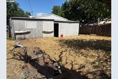 1726 W 9th Pl, Eugene, OR 97402 - Photo 27