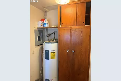 1726 W 9th Pl, Eugene, OR 97402 - Photo 7