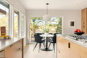 10002 SW Balmer Cir, Portland, OR 97219 - Photo 19