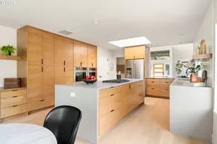 10002 SW Balmer Cir, Portland, OR 97219 - Photo 15