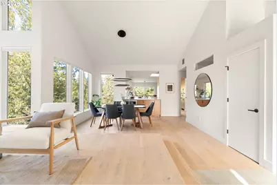 10002 SW Balmer Cir, Portland, OR 97219 - Photo 9