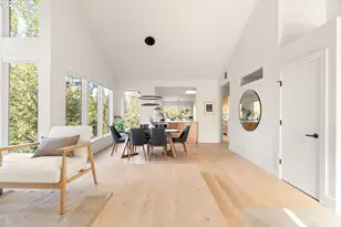 10002 SW Balmer Cir, Portland, OR 97219 - Photo 9