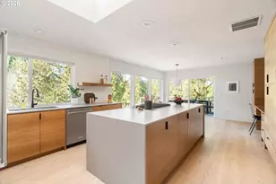 10002 SW Balmer Cir, Portland, OR 97219 - Photo 13