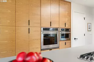 10002 SW Balmer Cir, Portland, OR 97219 - Photo 17