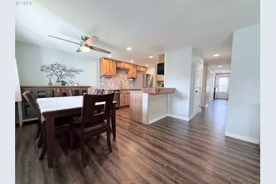 370 N Wall St, Coos Bay, OR 97420 - Photo 9