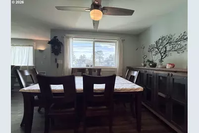 370 N Wall St, Coos Bay, OR 97420 - Photo 11