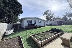 370 N Wall St, Coos Bay, OR 97420 - Photo 31