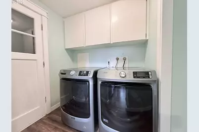 370 N Wall St, Coos Bay, OR 97420 - Photo 25