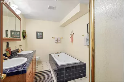 3322 SW Evergreen Ter, Portland, OR 97205 - Photo 33
