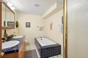 3322 SW Evergreen Terrace, Portland, OR 97205 - Photo 33