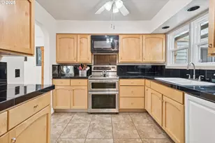 1751 SE 162nd Ave, Portland, OR 97233 - Photo 11