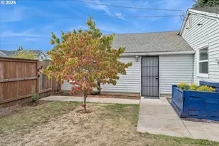 1751 SE 162nd Ave, Portland, OR 97233 - Photo 5