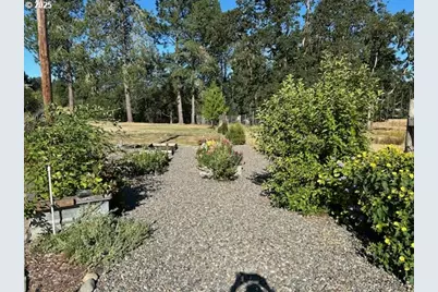 524 Azalea Dr, Elkton, OR 97436 - Photo 5