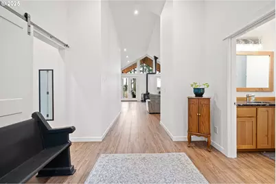 683 Oak St, Springfield, OR 97477 - Photo 5