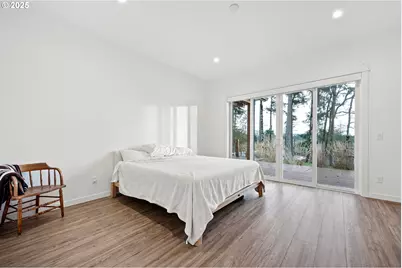 683 Oak St, Springfield, OR 97477 - Photo 21