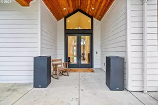 683 Oak St, Springfield, OR 97477 - Photo 3