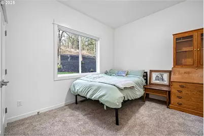 683 Oak St, Springfield, OR 97477 - Photo 33