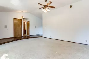 912 NW Oakwood Cir, McMinnville, OR 97128 - Photo 17