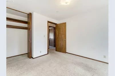 912 NW Oakwood Cir, McMinnville, OR 97128 - Photo 11