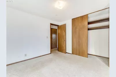 912 NW Oakwood Cir, McMinnville, OR 97128 - Photo 9