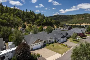 422 Oak Valley Loop, Winchester, OR 97495 - Photo 3