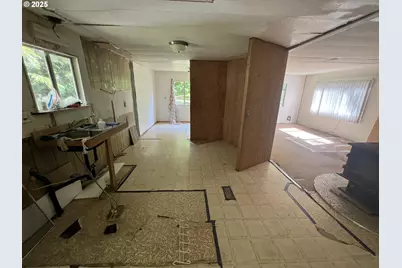 95007 North Way Ln, North Bend, OR 97459 - Photo 3