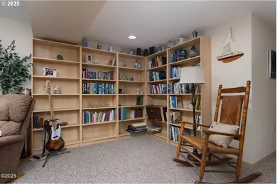 136 SE Larch St, Newport, OR 97365 - Photo 33