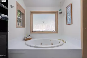 136 SE Larch St, Newport, OR 97365 - Photo 15