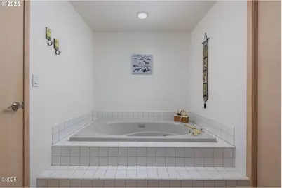 136 SE Larch St, Newport, OR 97365 - Photo 23