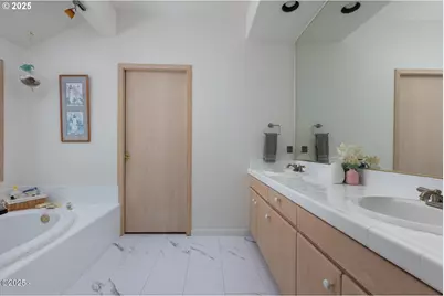 136 SE Larch St, Newport, OR 97365 - Photo 13