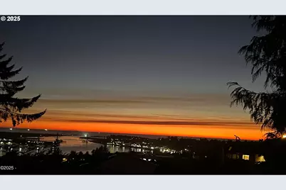 136 SE Larch St, Newport, OR 97365 - Photo 45