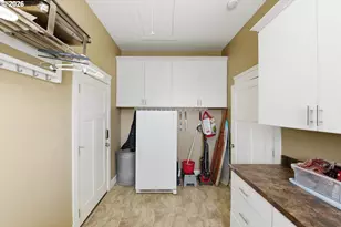 1400 Holloway, Coos Bay, OR 97420 - Photo 27