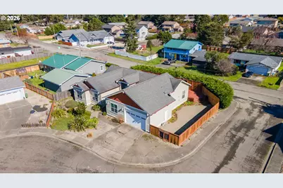 1400 Holloway, Coos Bay, OR 97420 - Photo 37