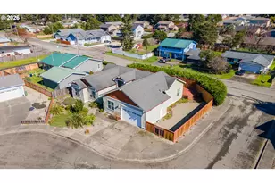 1400 Holloway, Coos Bay, OR 97420 - Photo 37