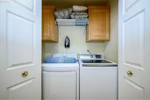 323 NE Fircrest Pl, McMinnville, OR 97128 - Photo 25