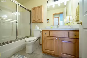 323 NE Fircrest Pl, McMinnville, OR 97128 - Photo 31