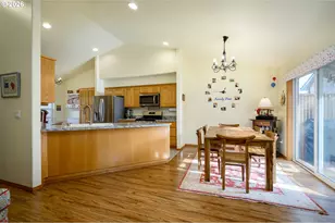 323 NE Fircrest Pl, McMinnville, OR 97128 - Photo 17