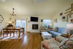 323 NE Fircrest Pl, McMinnville, OR 97128 - Photo 17